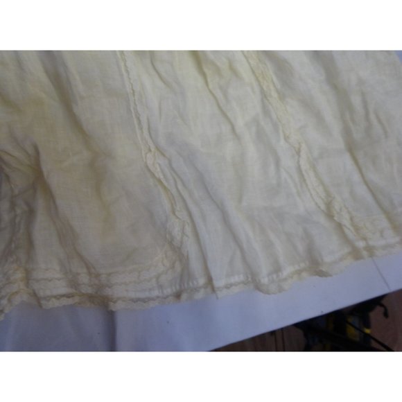 Antique VICTORIAN Baby Linen GOWN precious Eyelet Shell buttons Hand made Lace - Picture 5 of 7